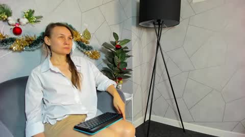 Snapshot of lillian_white1 chatting on 01.13.25 lillian_white1 online show from 01.13.25