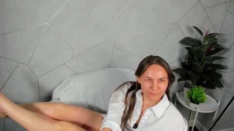 Snapshot of lillian_white1 chatting on 02.07.25 lillian_white1 online show from 02.07.25