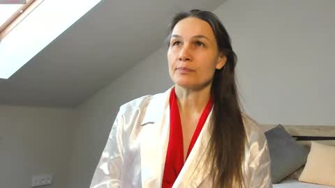 Snapshot of lillian_white1 chatting on 02.15.25 lillian_white1 online show from 02.15.25