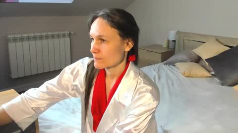 Snapshot of lillian_white1 chatting on 02.15.25 lillian_white1 online show from 02.15.25