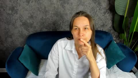 Snapshot of lillian_white1 chatting on 02.23.25 lillian_white1 online show from 02.23.25