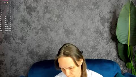 Snapshot of lillian_white1 chatting on 02.24.25 lillian_white1 online show from 02.24.25