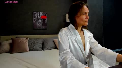 Snapshot of lillian_white1 chatting on 02.25.25 lillian_white1 online show from 02.25.25