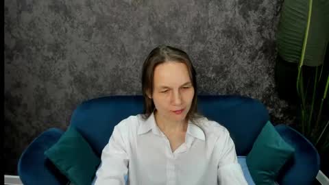 Snapshot of lillian_white1 chatting on 03.06.25 lillian_white1 online show from 03.06.25