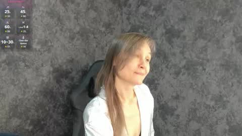 Snapshot of lillian_white1 chatting on 10.01.25 lillian_white1 online show from 10.01.25