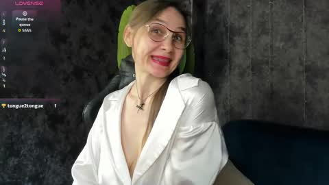 lillian_white1 online show from 04.28.26