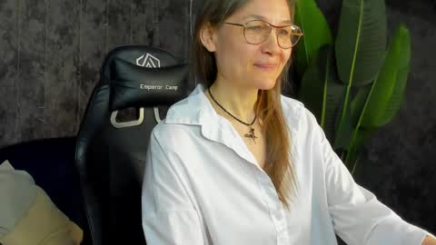 lillian_white1 online show from 05.02.26