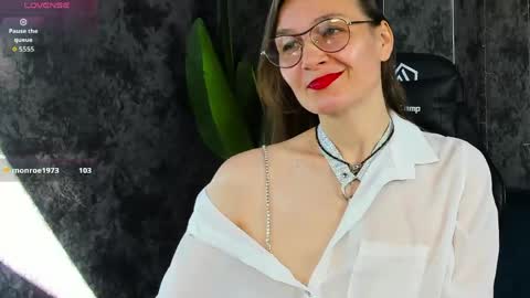 lillian_white1 online show from 05.19.26