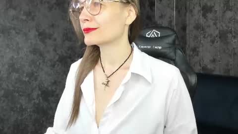 lillian_white1 online show from 06.16.26