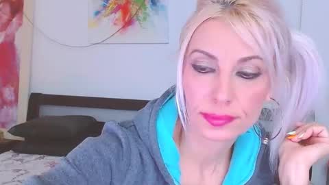 Lara online show from 02.10.25