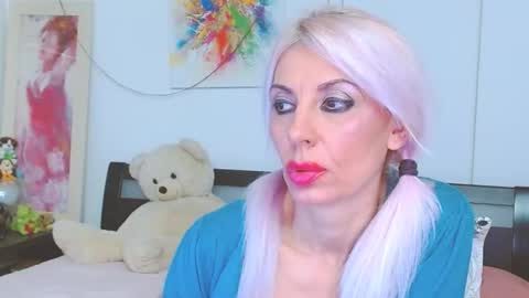 Lara online show from 10.25.25