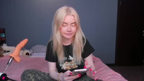Snapshot of lillie_berry chatting on 05.10.26 lillie_berry online show from 05.10.26
