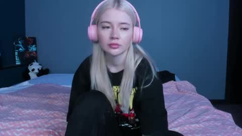 Snapshot of lillie_berry chatting on 05.23.26 lillie_berry online show from 05.23.26