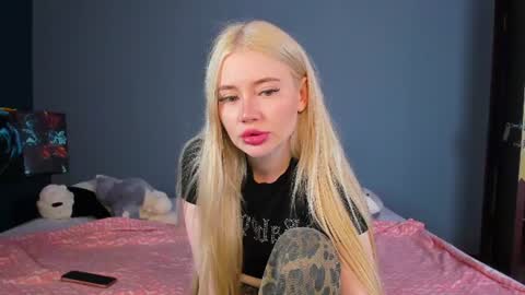 Snapshot of lillie_berry chatting on 06.24.26 lillie_berry online show from 06.24.26