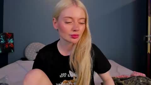 Snapshot of lillie_berry chatting on 07.04.26 lillie_berry online show from 07.04.26