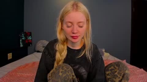 Snapshot of lillie_berry chatting on 07.12.26 lillie_berry online show from 07.12.26