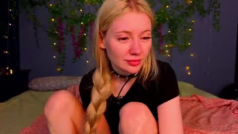 Snapshot of lillie_berry chatting on 07.17.26 lillie_berry online show from 07.17.26