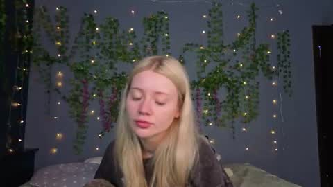 Snapshot of lillie_berry chatting on 07.21.26 lillie_berry online show from 07.21.26