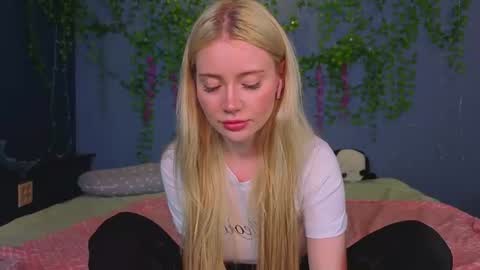Snapshot of lillie_berry chatting on 07.24.26 lillie_berry online show from 07.24.26