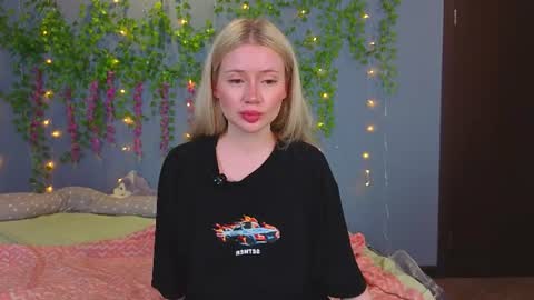 Snapshot of lillie_berry chatting on 07.30.26 lillie_berry online show from 07.30.26