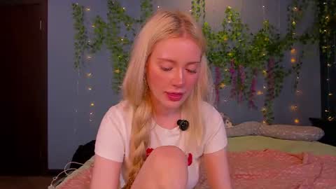 Snapshot of lillie_berry chatting on 07.31.26 lillie_berry online show from 07.31.26