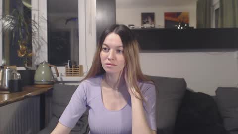 Snapshot of lilliyves chatting on 01.05.25 lilliyves online show from 01.05.25