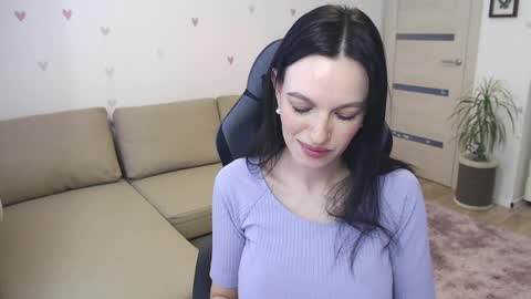 Snapshot of lilliyves chatting on 04.06.26 lilliyves online show from 04.06.26