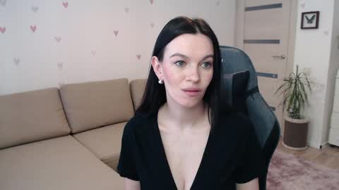 Snapshot of lilliyves chatting on 04.07.26 lilliyves online show from 04.07.26