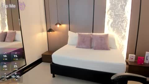 L I L L Y online show from 02.17.26