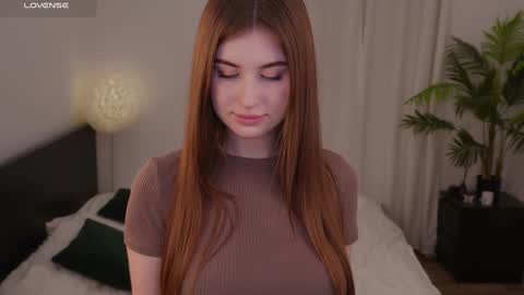 Lilly Colins online show from 01.04.25