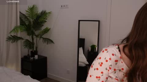 Lilly Colins online show from 01.05.25