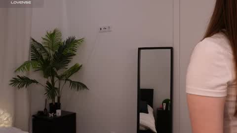 Lilly Colins online show from 01.09.25