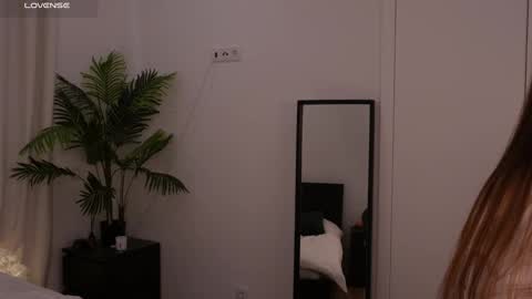 Lilly Colins online show from 01.16.25