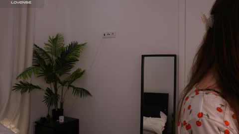 Lilly Colins online show from 01.18.25