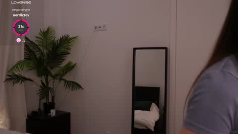 Lilly Colins online show from 01.20.25