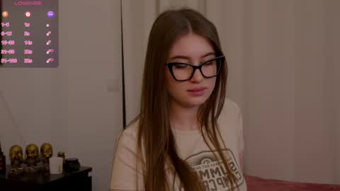 Lilly Colins online show from 02.09.25