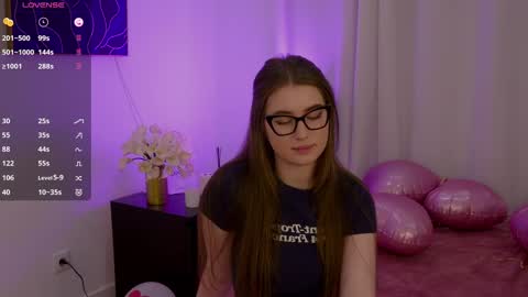 Lilly Colins online show from 03.03.25