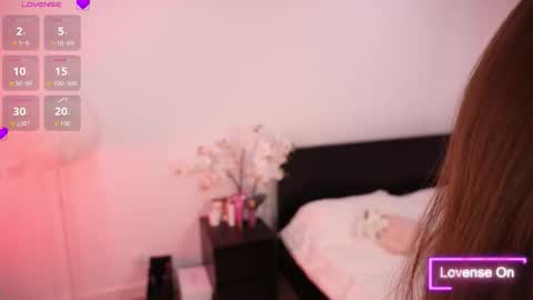 Lilly Colins online show from 09.25.25