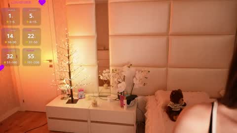 Lilly Colins online show from 03.17.26