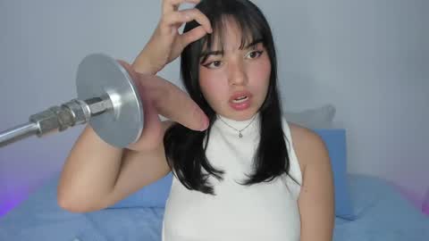 Snapshot of lilly_kinky chatting on 01.31.25 Lilly online show from 01.31.25