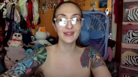 hi guys im back on here 3 online show from 10.07.25