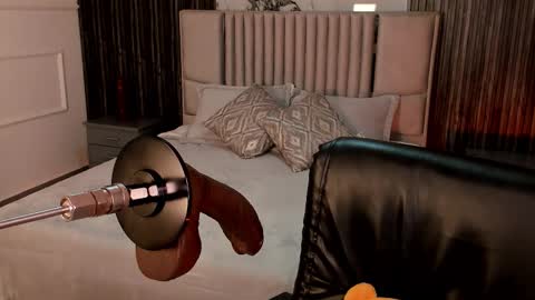 Lilly Ortiz online show from 02.23.26