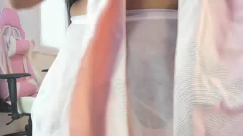 Snapshot of lillyy16 chatting on 06.18.26 lillyy16 online show from 06.18.26