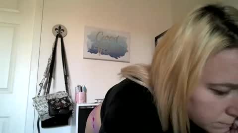 lilmichelle4200 online show from 12.18.25