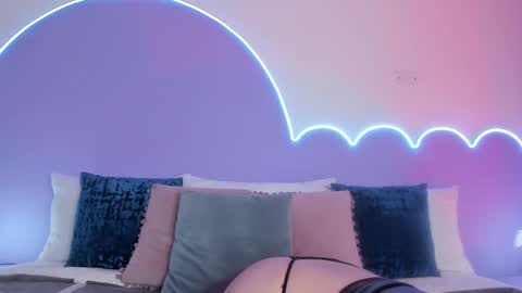 Lilou online show from 02.12.25