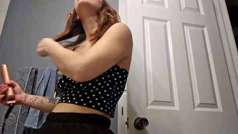 Snapshot of lilsirens11ut chatting on 12.15.25 lilsirens11ut online show from 12.15.25