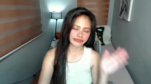 Snapshot of lilsweet_marie chatting on 12.16.24 Lilsweet marie online show from 12.16.24