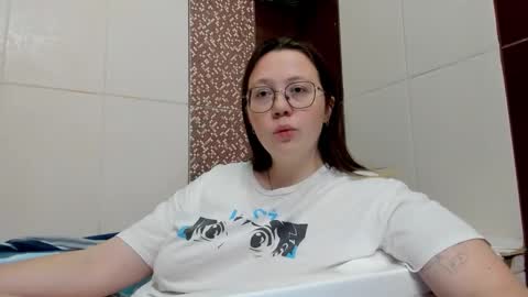 Snapshot of lily_cheys chatting on 10.12.25 Lily Chays online show from 10.12.25