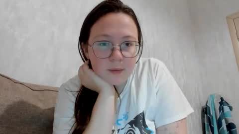 Snapshot of lily_cheys chatting on 10.14.25 Lily Chays online show from 10.14.25
