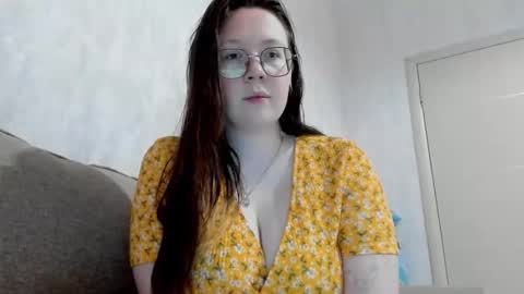 Snapshot of lily_cheys chatting on 10.15.25 Lily Chays online show from 10.15.25